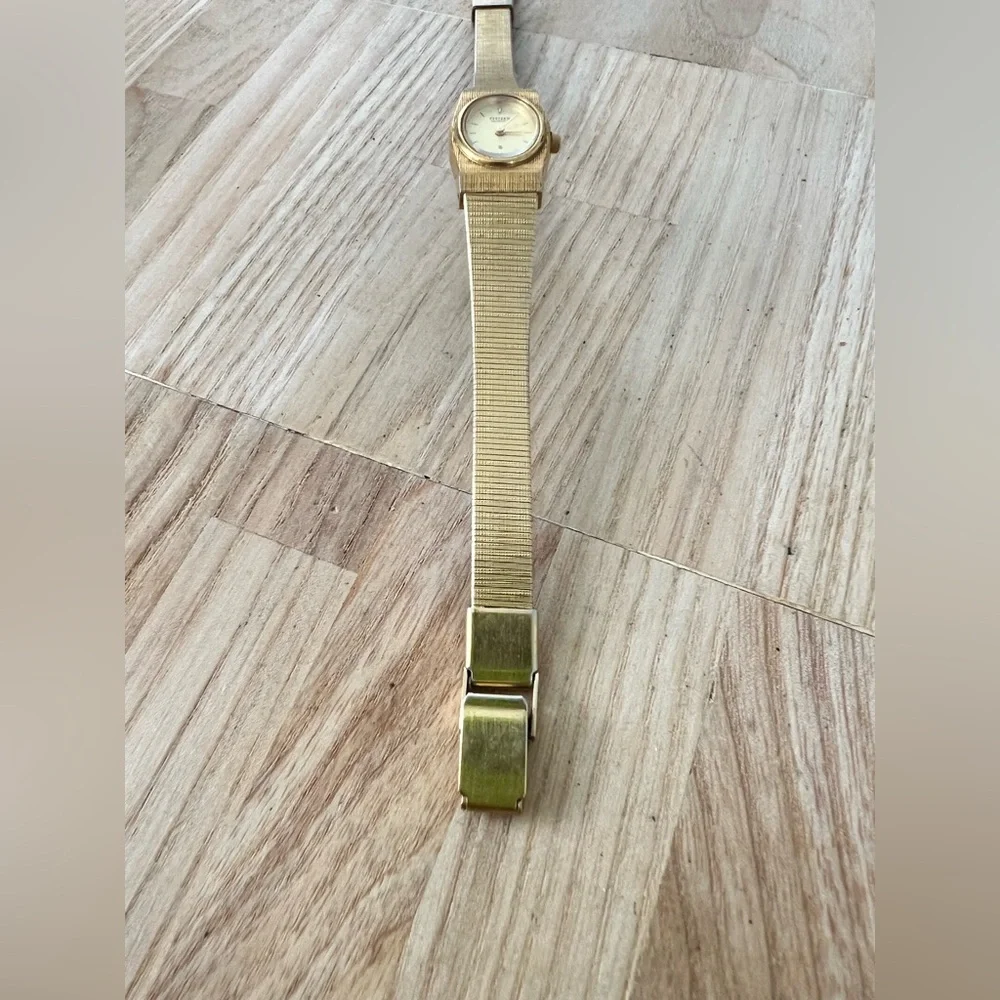 Vintage dainty Citizen Quartz ladies gold tone dress watch NEW BATTERY